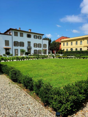 LA VILLA APARTMENTS - Convenient for Sardinia and Corsica - 4 beds - Private Parking included with Camera